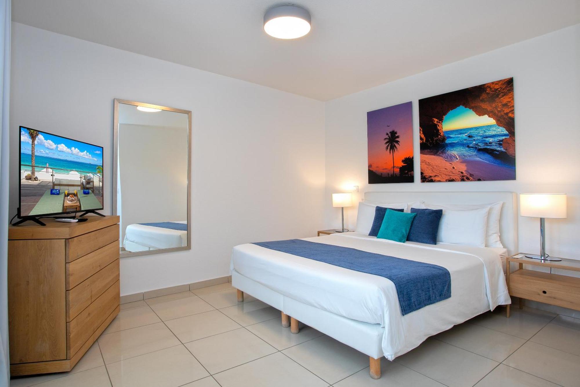 Bleu Emeraude Hotel Гран Кейс Екстериор снимка